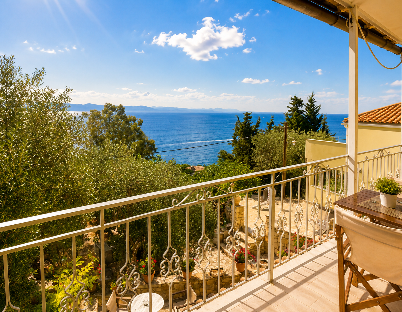 Gaios Top Floor Sea View Apartment